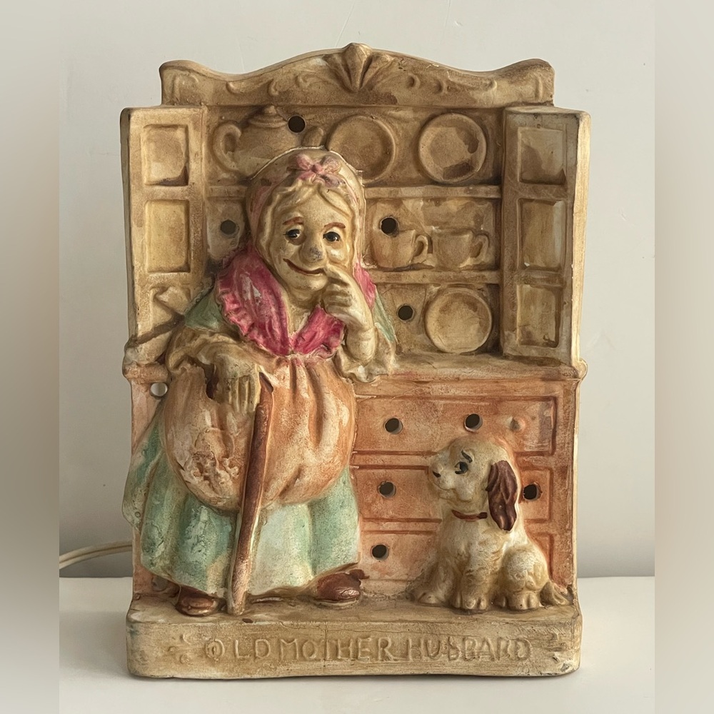 Vintage Old Mother Hubbard Cupboard Dog Ceramic Lamp Night Light Made in USA